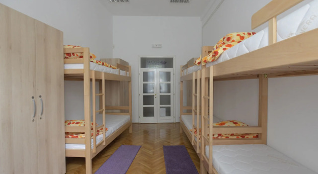 Hostel FLOW HOSE CENTAR, Забронировать Хостел Хостелы Нови-Сад, рядом с Museum of Vojvodina, Хостел