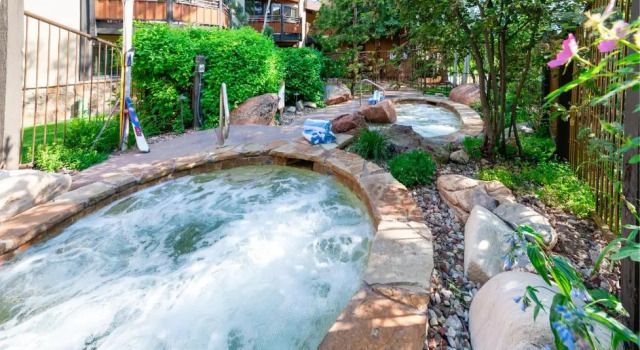 Laurelwood Condominiums Studio Premier Unit 411