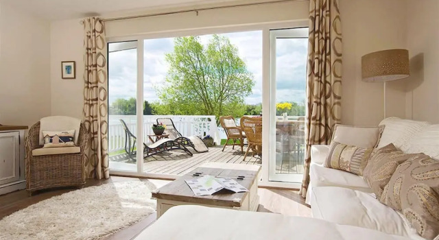 Stylish New England lakeside retreat in the Cotswold Water Park, Забронировать Отель Бизнес-отели Англии, 4* 5*