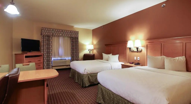 Четырёхместный номер Standard TownePlace Suites by Marriott Minot
