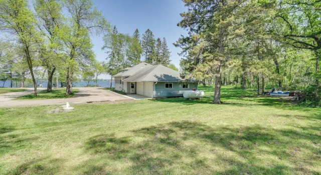 Коттедж Lakeside Litchfield Home w/ Patio & Gas Grill!