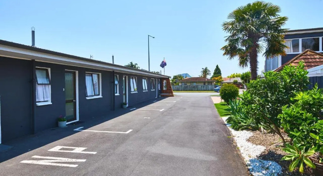 Апартаменты с 3 комнатами Cobblestone Court Motel - Wenzel Motels
