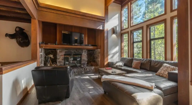 Family Friendly 3 Br/2.5 BA Full Chambers Access!