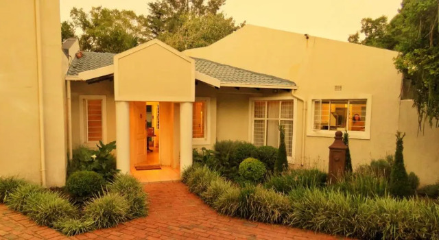 Vair's Place Guest House in Sandton Paulshof - Apartment, Lux Suites & Spa