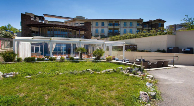 Blue Waves Resort