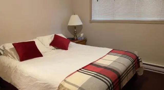 Kirton Suite - 1 Bed / 1 Bath Condo, Book Hotel Hoteller i Cherryville med parkering, Parkering