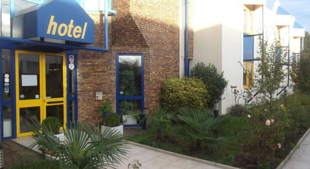 Rev'Hotel Coignières, Book Hotel  