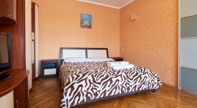 Апартаменты Home-Hotel, ул. Малая Житомирская, 10-2