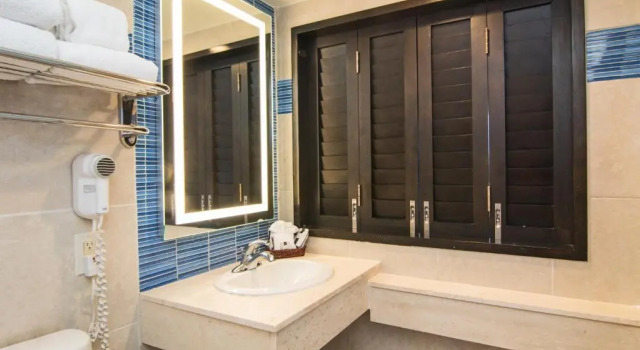 Четырёхместный номер Standard Windward Passage Hotel