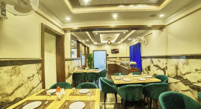 Двухместный номер Standard с балконом и с видом на город SM Royal Suites
