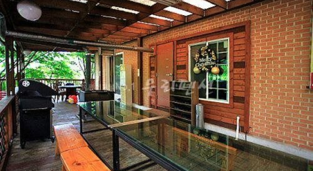 Yangpyeong Alice Spa Pension, Забронировать Курортный отель Отели Соджон-мён с бассейном, Бассейн