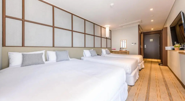 Трёхместный семейный номер Standard Shin Shin Hotel Cheonjiyeon