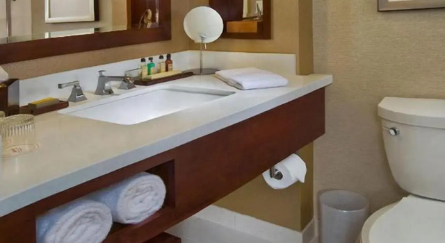 Номер Standard Louisville Marriott East