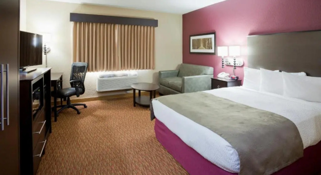Двухместный номер Standard AmericInn by Wyndham Osceola