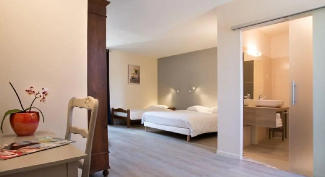 Hotel Restaurant Le Sully, Buchen Sie Hotel Saint-Saud-Lacoussière Périgord Vert