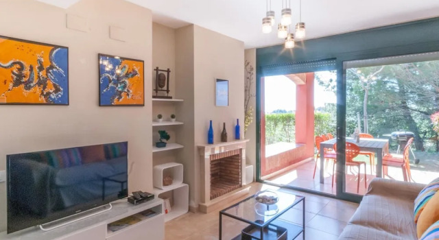 Amazing holiday house for 9 in Miami Playa at the golf course with swimming pool, Забронировать Отель Отели Tarragonès 3 звезды, 3*