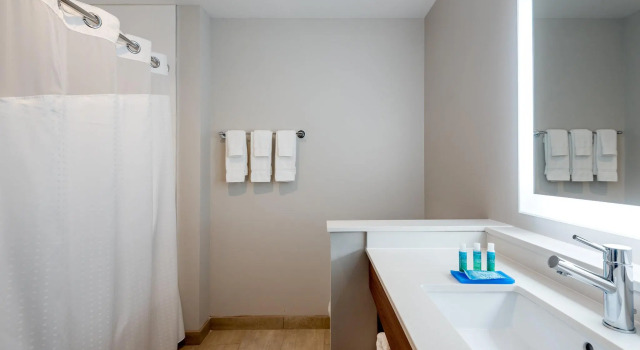 Четырёхместный номер Standard Holiday Inn Express & Suites - Punta Gorda by IHG
