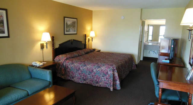 Guest House Inn, Rezerwuj Hotel Hotele w Clarksville z basenem, Basen