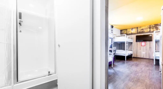 Кровать в общем номере Euro Hostel Glasgow