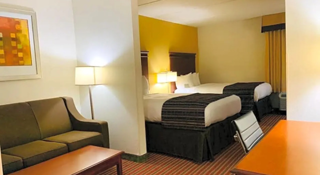 Четырёхместный люкс Spark by Hilton Alpharetta Roswell