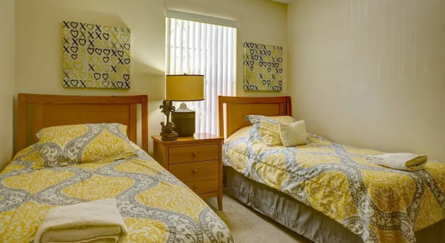 Вилла Premier Norwich Townhome at Emerald Island