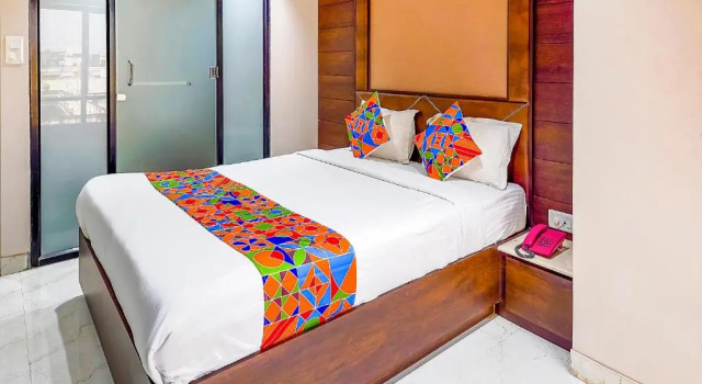 Номер Deluxe FabHotel Eros 211 - Nr Sreebhumi