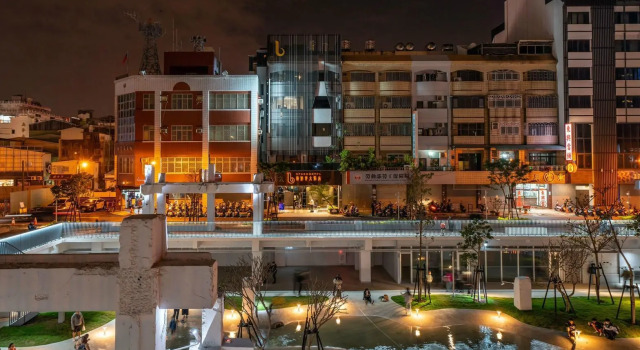 Кровать в общем номере Hotel Initial-Beer