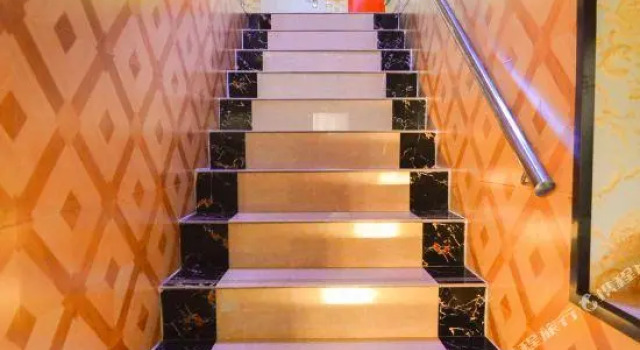 Longxiang Express Hotel, Забронировать Отель Хуаньтунь , рядом с Железнодорожный вокзал Далянь-Северный