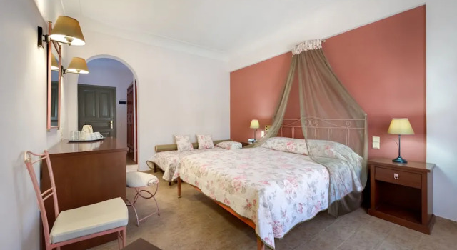 Двухместный номер Standard с балконом Zephyros Hotel