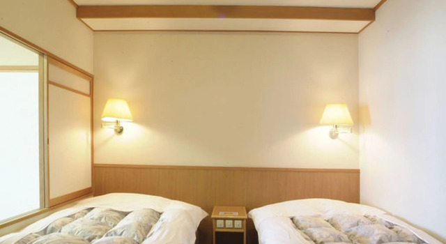 Четырёхместный номер Standard с балконом и с красивым видом из окна Ito Hotel Juraku