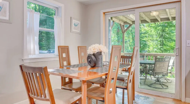 Коттедж 1/2 Mi to Ogunquit Beach: Maine Home w/ Deck!
