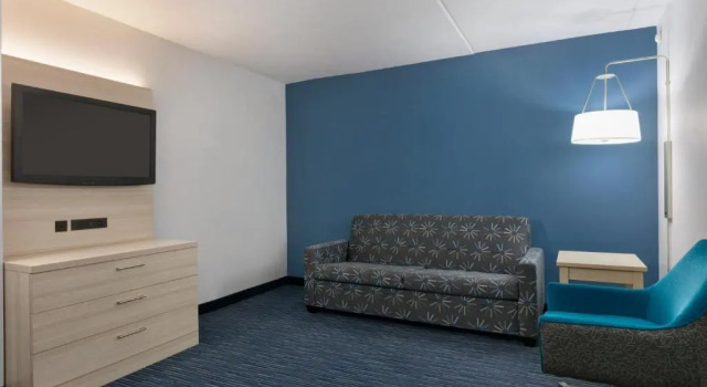 Одноместный люкс c 1 комнатой Holiday Inn Express Hotel & Suites Norfolk Airport by IHG