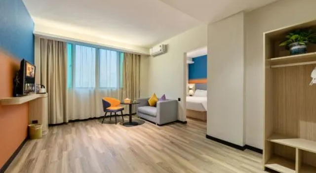 Люкс Deluxe Hanting Hotel (Haikou East Station)