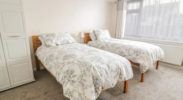 Rhos Cottage, Book Feriehus Hoteller i Benllech med parkering, Parkering