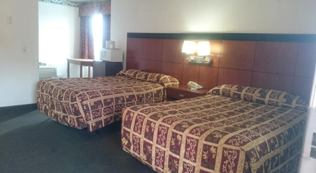 Четырёхместный номер Standard Monterey Fairgrounds Inn