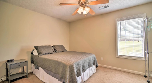 Charming Oxford Home ~ 1 Mi to Ole Miss Campus, Забронировать Отель Оксфорд Миссисипи, рядом с Vaught-Hemingway Stadium