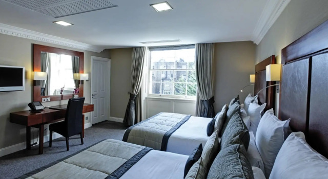 Четырёхместный номер Grange Beauchamp Hotel