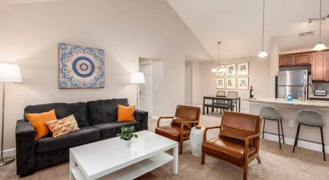 Woodland Penthouse 2BR W D Pool Gym Walkable, Réserver Appartement Westerville Ohio