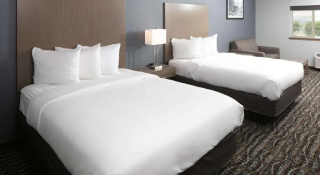 Четырёхместный люкс c 1 комнатой Hotel 28 Boise Airport, an Ascend Collection Hotel