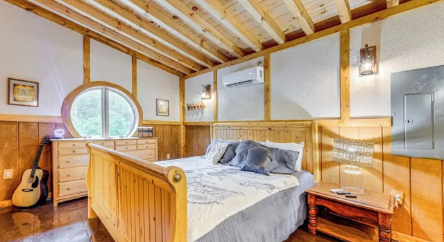 Коттедж с 2 комнатами Hobbit-themed House on 6 Acres in Cosby