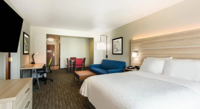 Семейный люкс Holiday Inn Express Hotel & Suites Lewisburg by IHG
