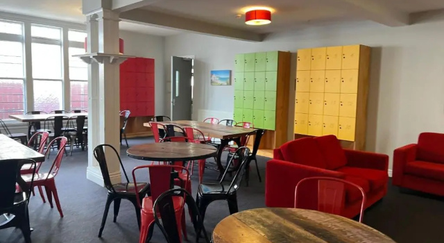 Кровать в общем номере Haka House Christchurch