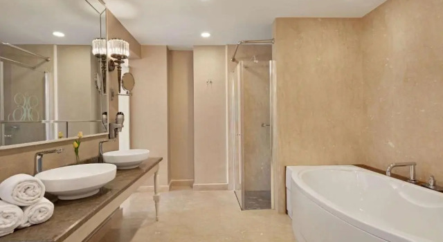 Двухместный люкс Royal Ramada Plaza от Wyndham Mardin