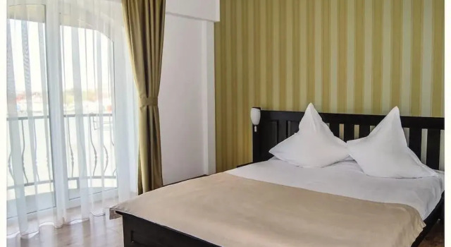 Perla (Empty), Prenota Hotel Sulina 