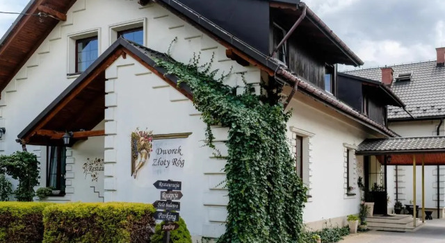 Dworek Złoty Róg Hotel i Restauracja, Забронировать Отель Отели Прадник Бялы с парковкой, Парковка
