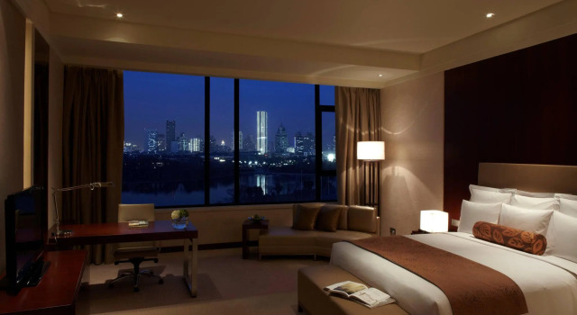 Двухместный номер Premium с видом на озеро Renaissance Tianjin Lakeview Hotel
