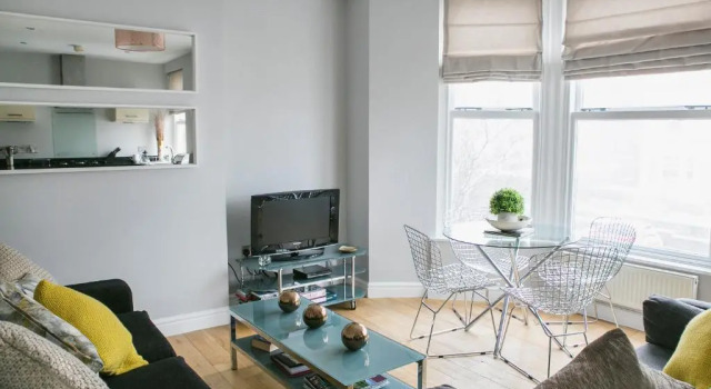 Апартаменты Luxury The Green House deluxe 2 bedroom upper floor apartments
