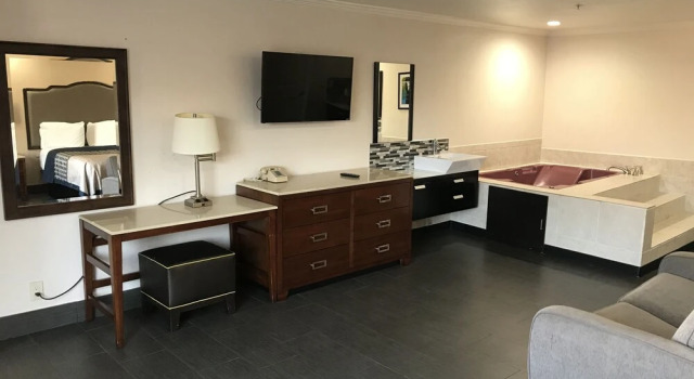 Econo Lodge Airport