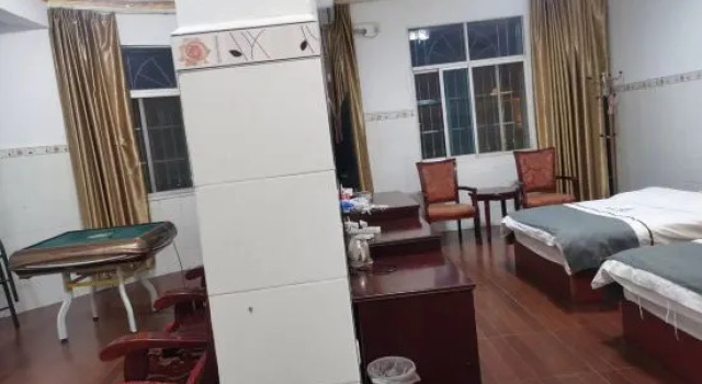 Четырёхместный люкс Menglian Kailei Hotel