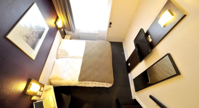 Трёхместный номер Standard Brit Hotel Lyon Nord Dardilly